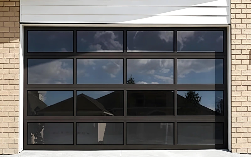 Depending on architectural and functional requirements, Huadun Glass Sectional Garage Doors can be configured with